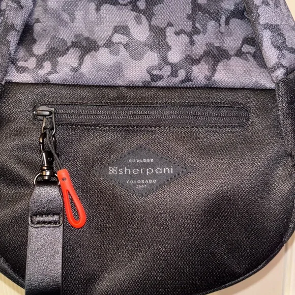 NEW! Sherpani Black and Gray Camo Sling Bag - Picture 6 of 9